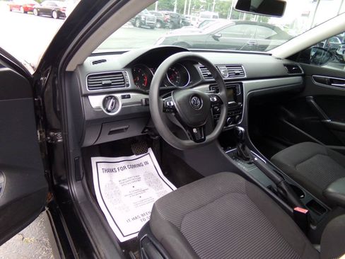 Used 2016 Volkswagen Passat 1.8T S FWD image 9