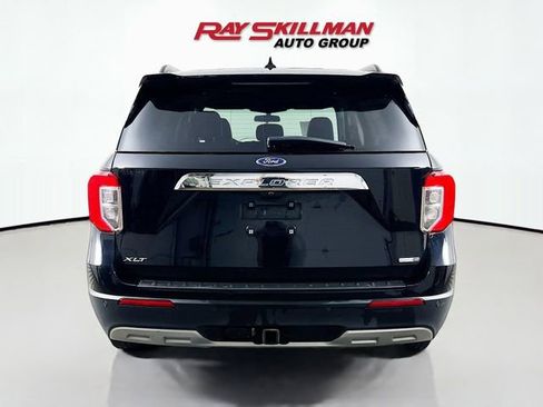 Used 2020 Ford Explorer XLT w/ Equipment Group 202A image 4