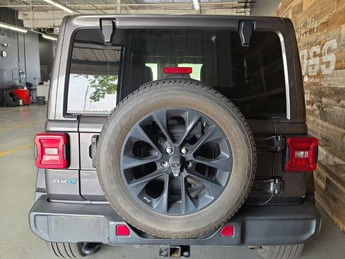 Used 2021 Jeep Wrangler Unlimited Sahara w/ Cold Weather Group AWD/4WD image 5