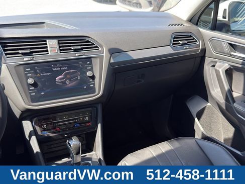 Used 2023 Volkswagen Tiguan SE w/ Panoramic Sunroof Package FWD image 28