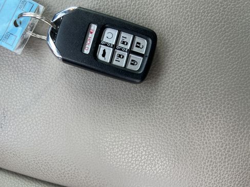Used 2023 Honda Odyssey Touring image 37