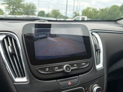 Used 2017 Chevrolet Malibu LT FWD image 28