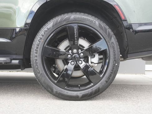 New 2026 Land Rover Defender 130 X-Dynamic SE image 36