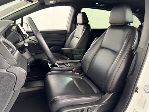 Used 2024 Honda Odyssey Sport image 4