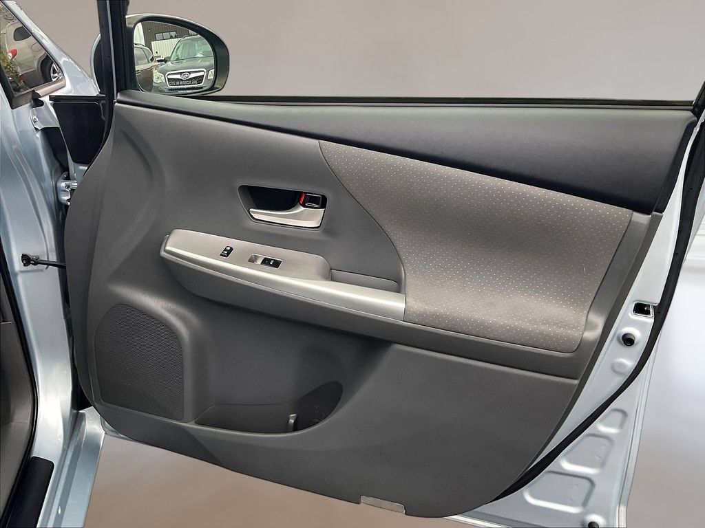 Used 2013 Toyota Prius V Three FWD image 27
