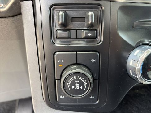 Used 2023 Ford F150 Lariat w/ Trailer Tow Package image 27