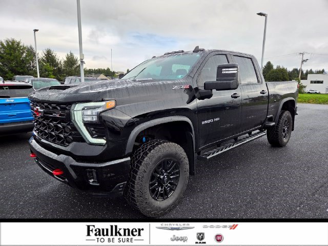 Used 2024 Chevrolet Silverado 2500 ZR2 w/ Technology Package AWD/4WD image 1
