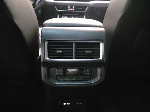 Used 2024 Volkswagen Atlas Peak Edition SE image 30