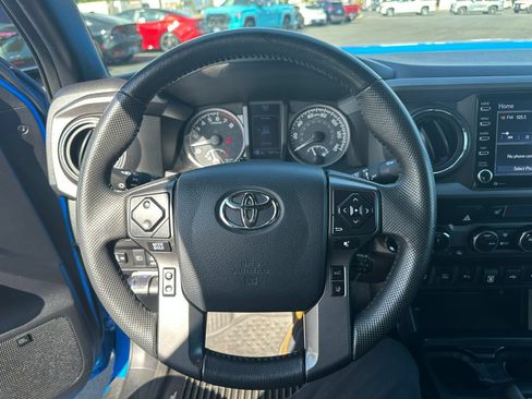 Used 2020 Toyota Tacoma TRD Off-Road w/ TRD Premium Off Road Package AWD/4WD image 18