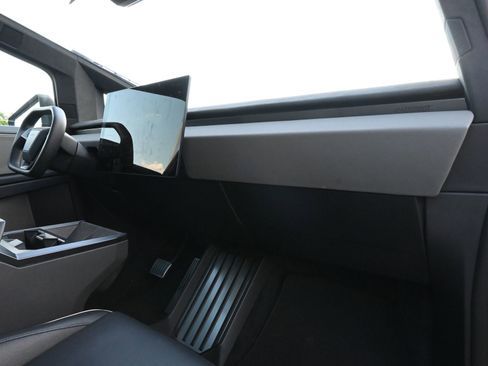Used 2024 Tesla Cybertruck Cyberbeast AWD/4WD image 23