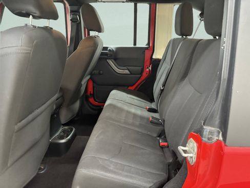 Used 2018 Jeep Wrangler Unlimited Sport w/ Connectivity Group image 9