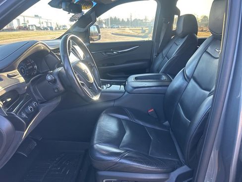 Used 2020 Cadillac Escalade Platinum image 23