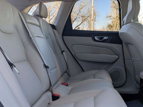 Used 2021 Volvo XC60 T8 Inscription Expression image 20