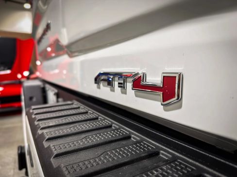 Used 2025 GMC Sierra 2500 AT4 w/ AT4 Premium Plus Package AWD/4WD image 8