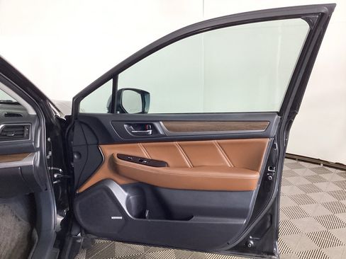 Used 2017 Subaru Outback 3.6R Touring AWD/4WD image 10