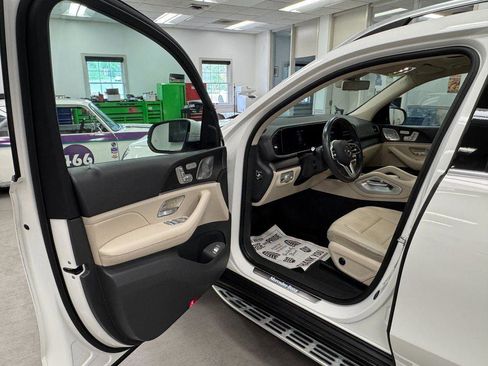 Used 2020 Mercedes-Benz GLS 450 4MATIC image 15