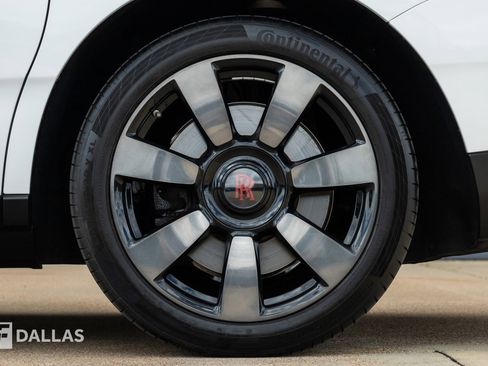 Used 2022 Rolls-Royce Cullinan w/ Technology Package AWD/4WD image 9