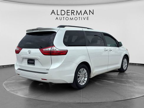 Used 2016 Toyota Sienna XLE Premium FWD image 5