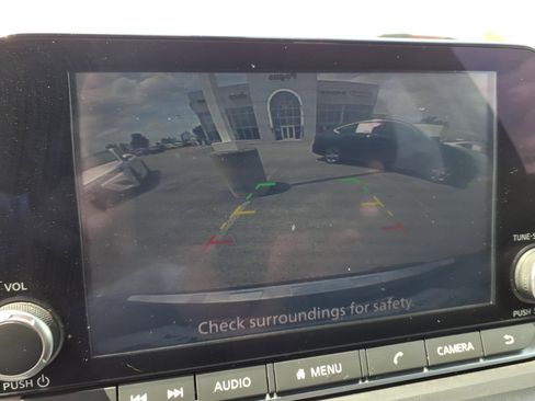 Used 2022 Nissan Rogue SV FWD image 12