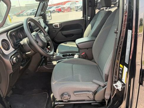 Used 2025 Jeep Wrangler Unlimited Sport AWD/4WD image 9