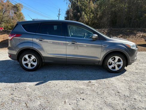 Used 2014 Ford Escape SE image 2