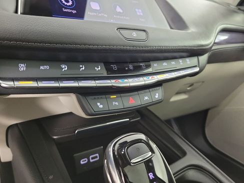 Used 2023 Cadillac XT4 Luxury w/ Cold Weather Package image 28