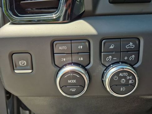 Used 2025 GMC Sierra 2500 AT4 w/ AT4 Premium Plus Package AWD/4WD image 24