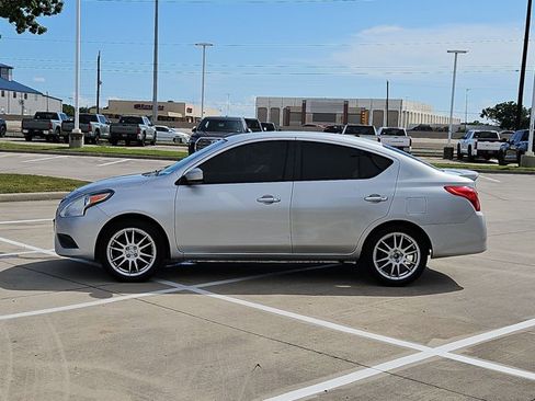 Used 2018 Nissan Versa SV FWD image 8