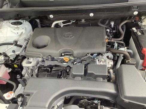 Used 2025 Toyota RAV4 XLE AWD/4WD image 9