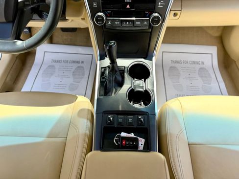 Used 2017 Toyota Camry XLE w/ Moonroof Package FWD image 16