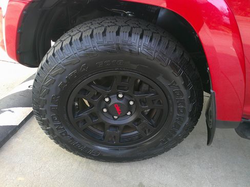 Used 2023 Toyota 4Runner TRD Off-Road Premium image 9