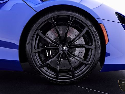 Used 2025 McLaren Artura RWD image 43