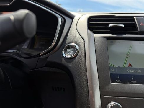 Used 2020 Ford Fusion SE FWD image 29