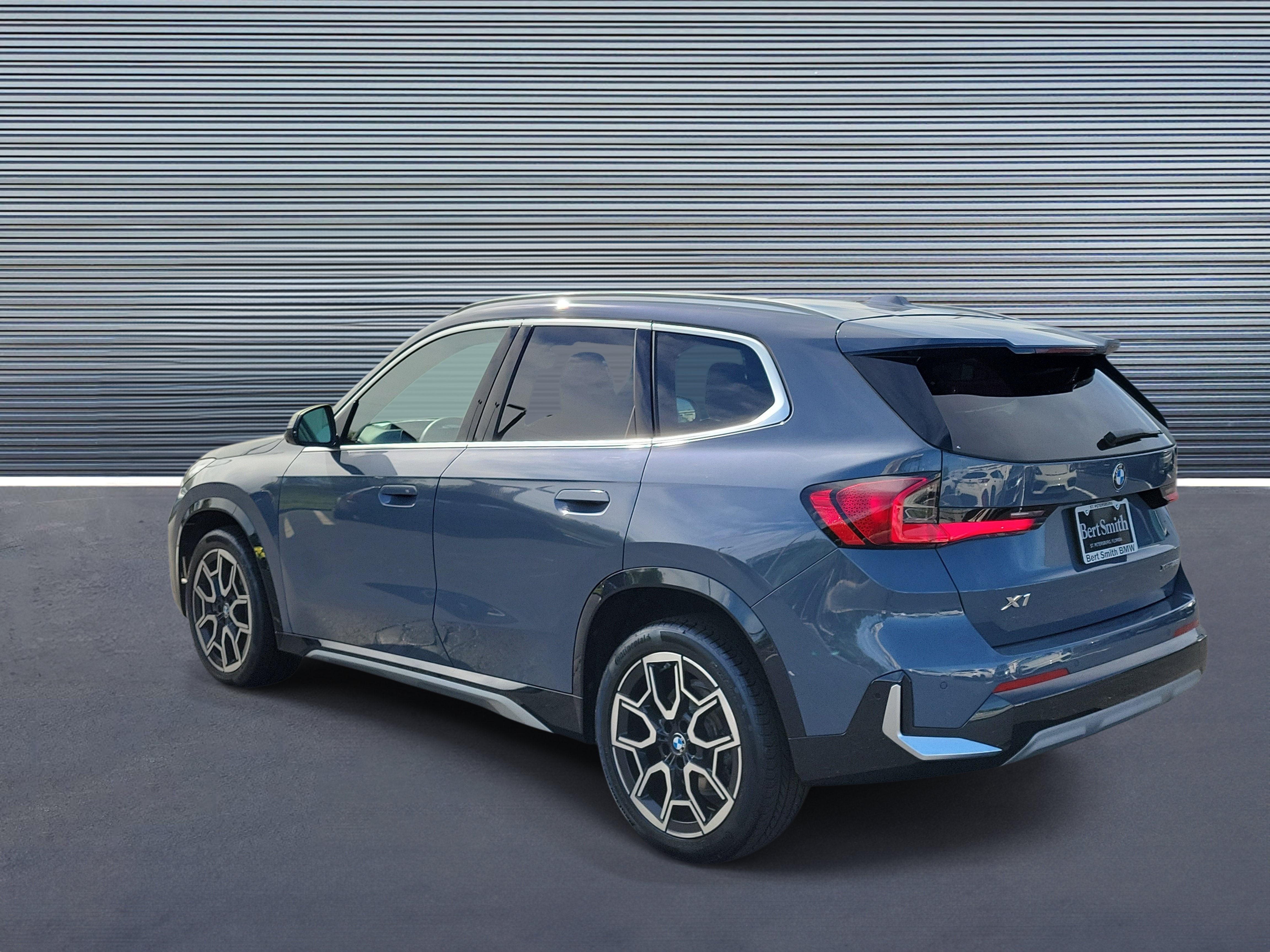 Used 2025 BMW X1 xDrive28i AWD/4WD image 4