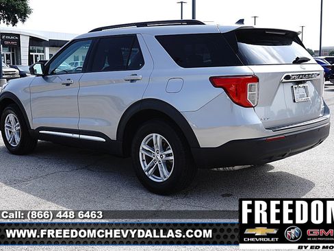 Used 2023 Ford Explorer XLT AWD/4WD image 36