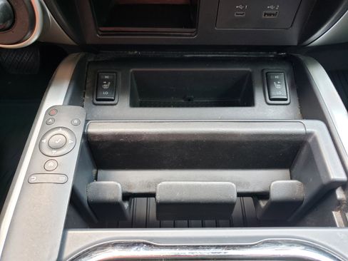 Used 2021 Nissan Titan SV w/ SV Convenience Package image 21