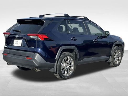 Used 2019 Toyota RAV4 XLE Premium image 7