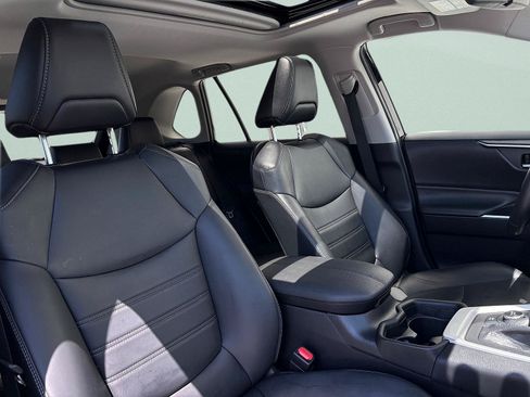 Used 2021 Toyota RAV4 XLE Premium AWD/4WD image 36