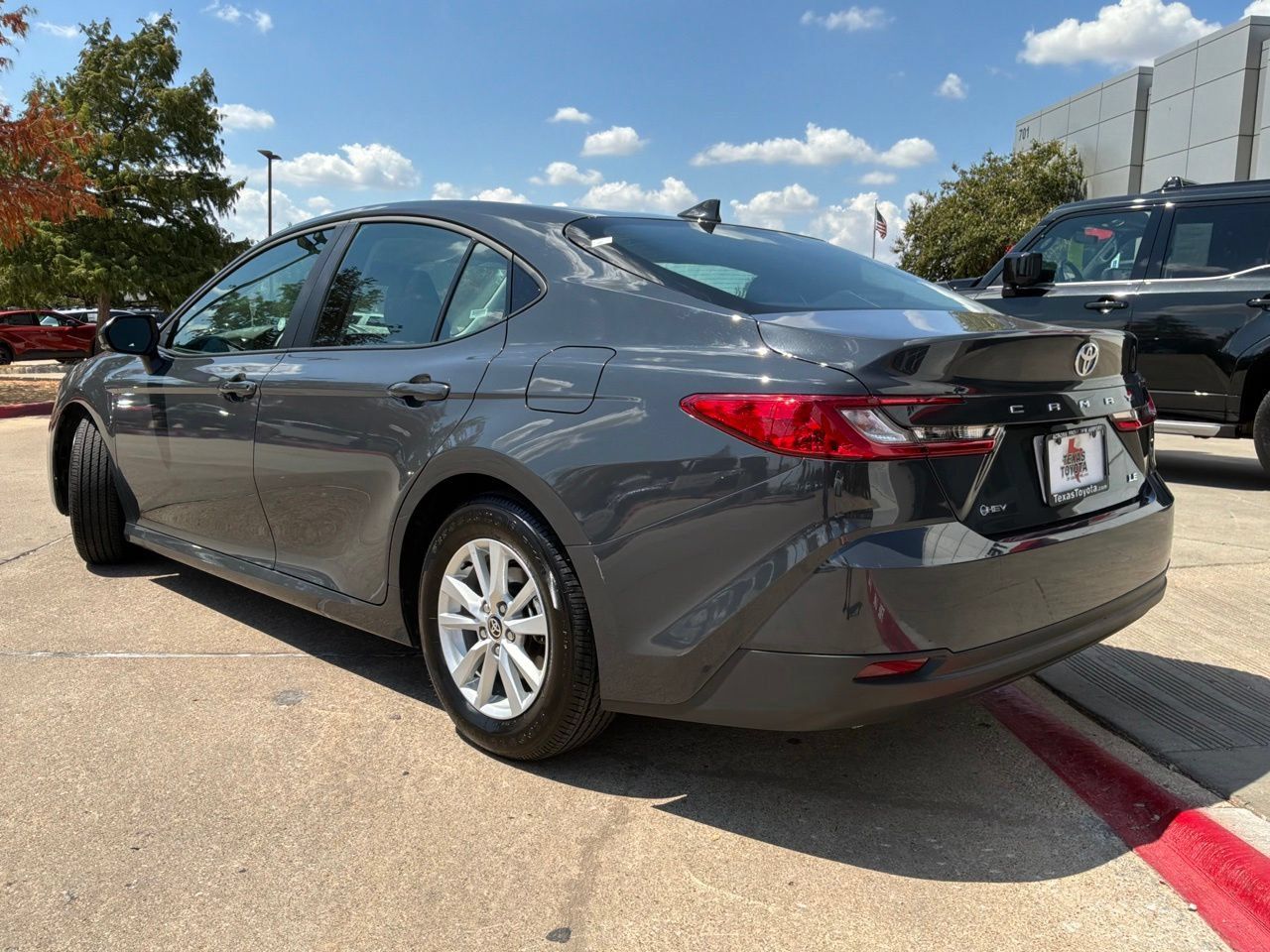 Used 2026 Toyota Camry LE FWD image 8