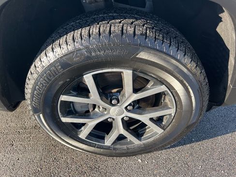 Certified 2023 Jeep Grand Cherokee L Limited w/ Luxury Tech Group II image 9