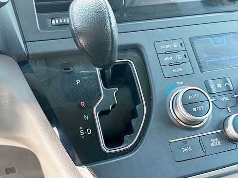 Used 2015 Toyota Sienna LE FWD image 13