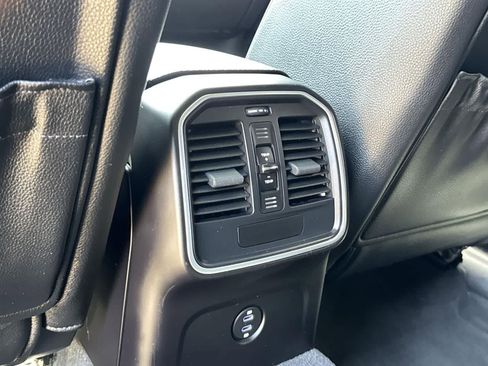 Used 2022 Porsche Macan image 34