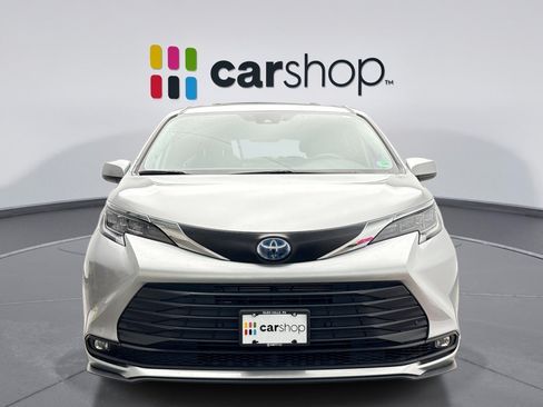 Used 2025 Toyota Sienna XLE w/ XLE Plus Package FWD image 8