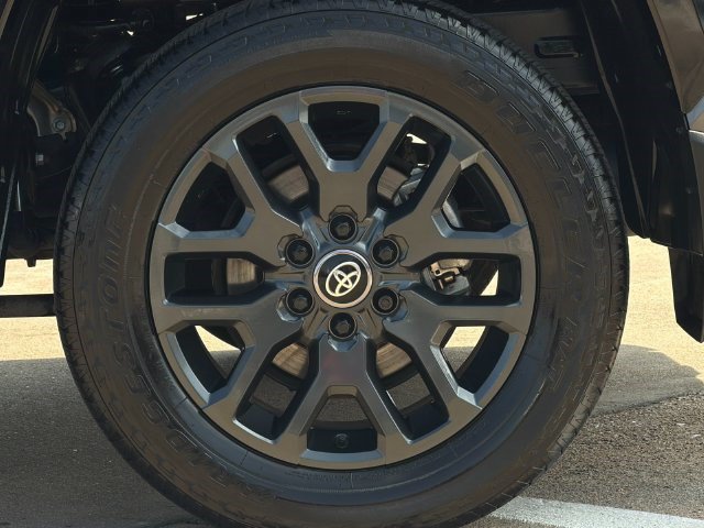 Used 2025 Toyota Tundra Platinum AWD/4WD image 31