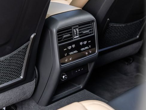 Certified 2024 Porsche Cayenne Coupe AWD/4WD image 34