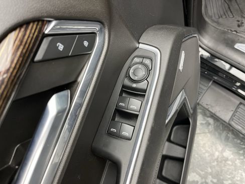 Used 2024 GMC Sierra 1500 Elevation w/ Preferred Package AWD/4WD image 9