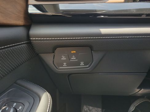 New 2026 Volkswagen Atlas SE FWD image 25