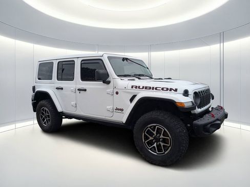 Used 2024 Jeep Wrangler Unlimited Rubicon image 2