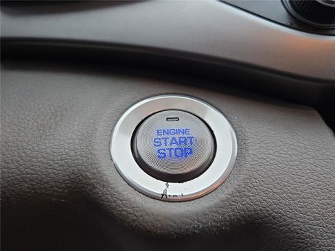 Used 2017 Hyundai Elantra Limited image 5