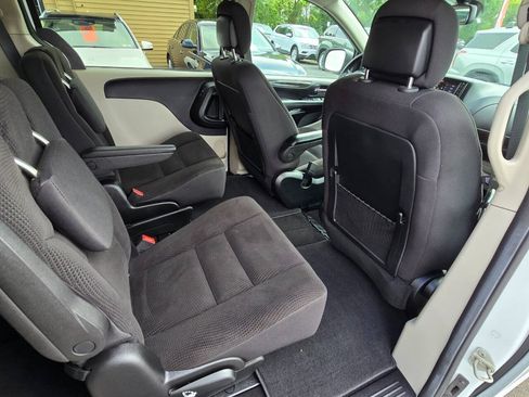 Used 2018 Dodge Grand Caravan SE w/ UConnect Hands-Free Group FWD image 27